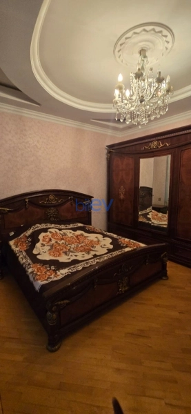Aylıq Kirayə 3 otaqlı Yeni Tikili bina evi  130m², Bakı