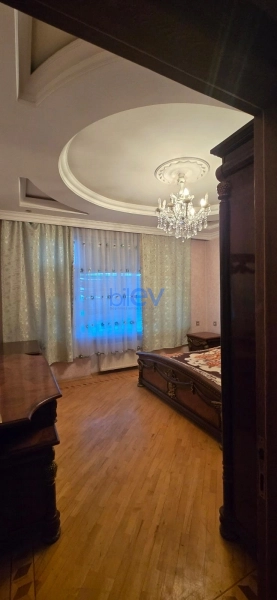 Aylıq Kirayə 3 otaqlı Yeni Tikili bina evi  130m², Bakı