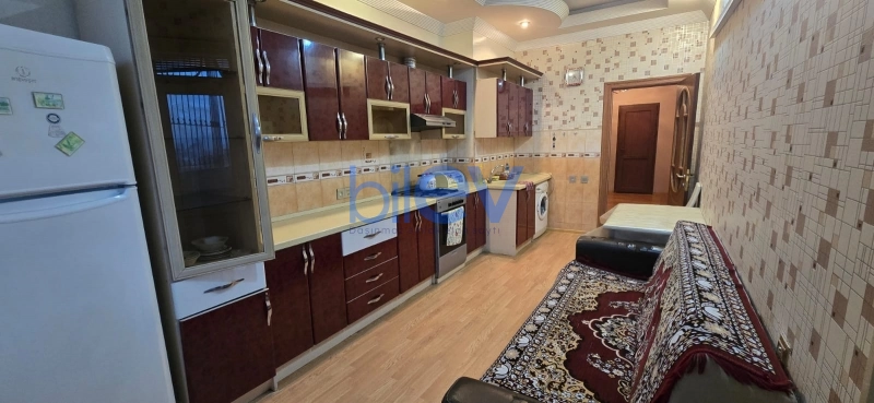Aylıq Kirayə 3 otaqlı Yeni Tikili bina evi  130m², Bakı