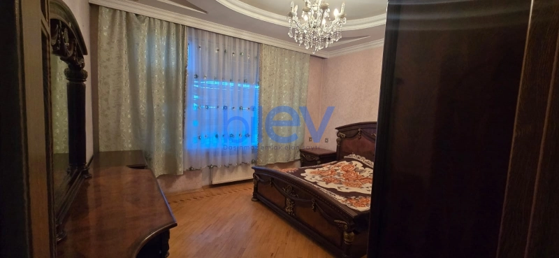 Aylıq Kirayə 3 otaqlı Yeni Tikili bina evi  130m², Bakı