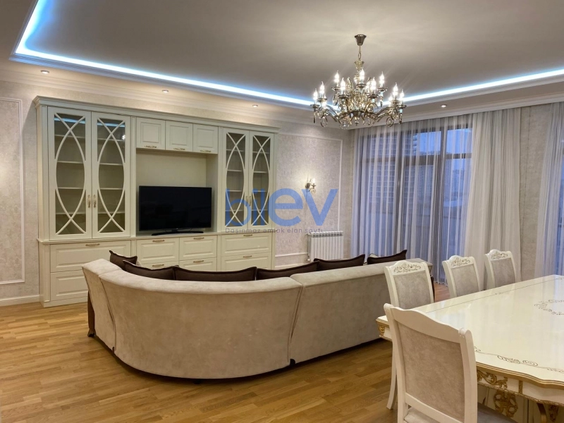 Aylıq Kirayə 3 otaqlı Yeni Tikili bina evi  172m², Bakı