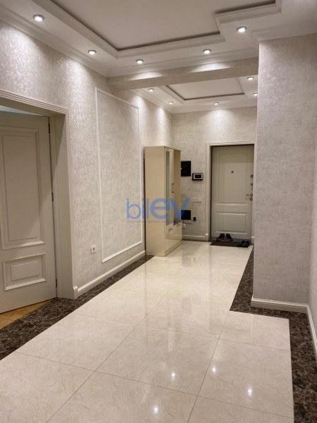 Aylıq Kirayə 3 otaqlı Yeni Tikili bina evi  172m², Bakı