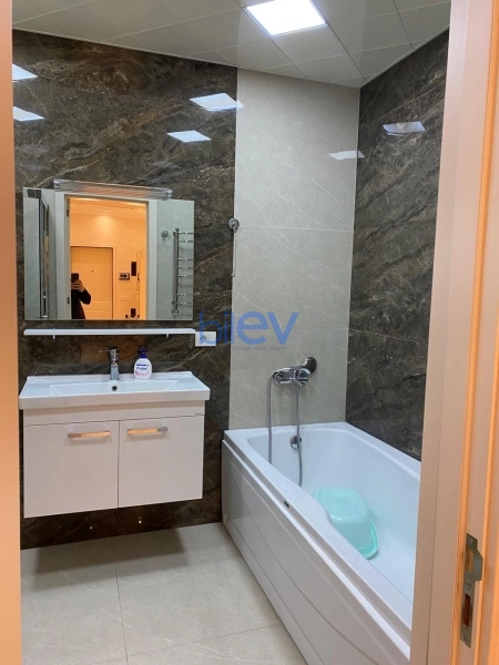 Aylıq Kirayə 3 otaqlı Yeni Tikili bina evi  172m², Bakı