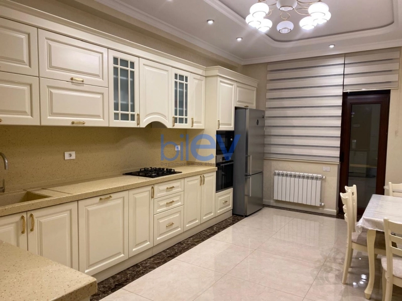 Aylıq Kirayə 3 otaqlı Yeni Tikili bina evi  172m², Bakı
