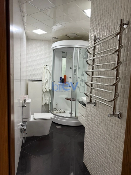 Aylıq Kirayə 3 otaqlı Yeni Tikili bina evi  120m², Bakı