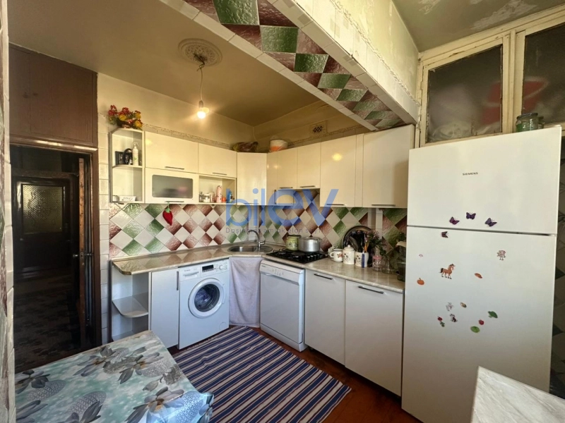 Satış 5 otaqlı Köhnə Tikili bina evi  120m², Bakı