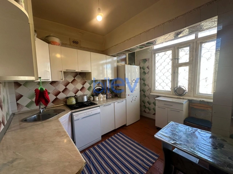 Satış 5 otaqlı Köhnə Tikili bina evi  120m², Bakı
