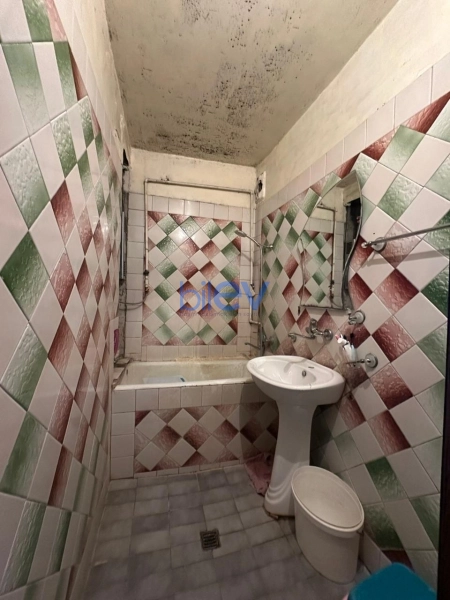 Satış 5 otaqlı Köhnə Tikili bina evi  120m², Bakı