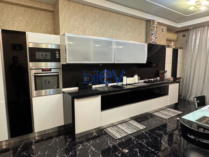 Satış 4 otaqlı Yeni Tikili bina evi  200m², Bakı