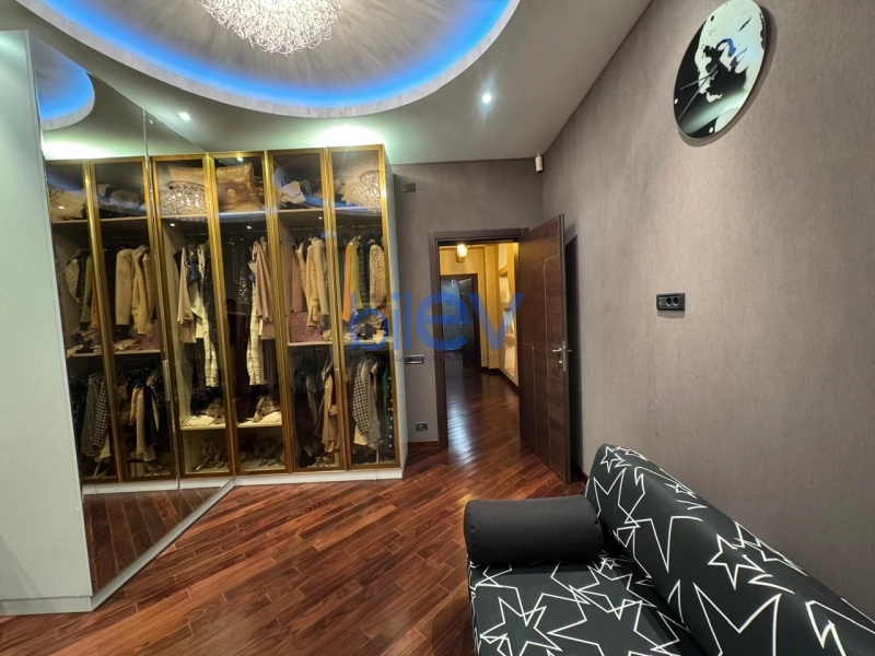 Satış 4 otaqlı Yeni Tikili bina evi  200m², Bakı