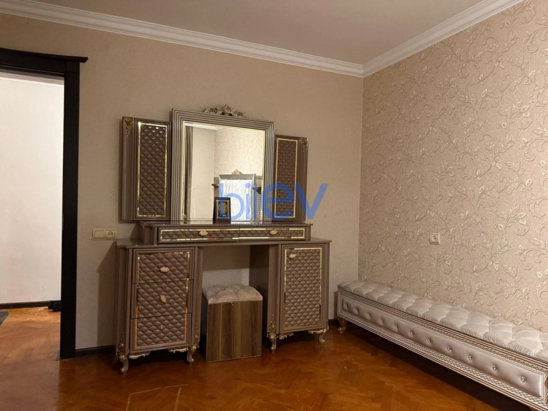 Aylıq Kirayə 3 otaqlı Köhnə Tikili bina evi  75m², Bakı