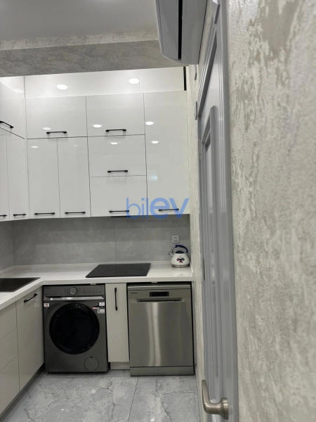 Aylıq Kirayə 3 otaqlı Yeni Tikili bina evi  110m², Bakı