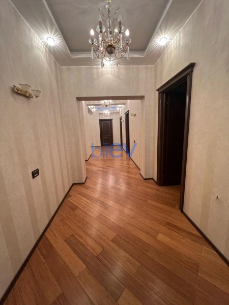 Aylıq Kirayə 4 otaqlı Yeni Tikili bina evi  200m², Bakı