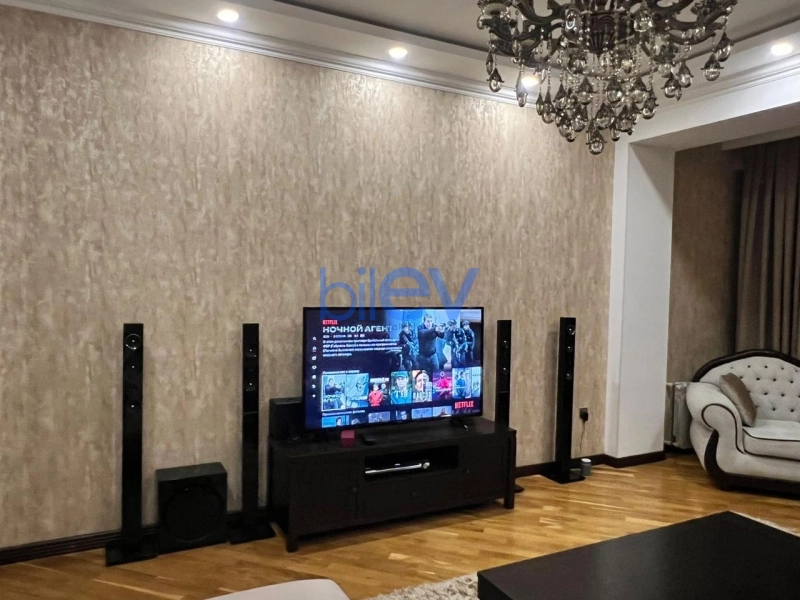 Aylıq Kirayə 3 otaqlı Yeni Tikili bina evi  130m², Bakı