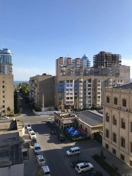 Aylıq Kirayə 3 otaqlı Yeni Tikili bina evi  130m², Bakı