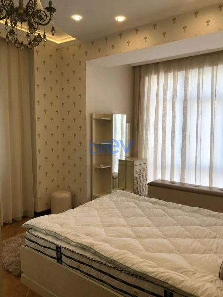 Aylıq Kirayə 3 otaqlı Yeni Tikili bina evi  130m², Bakı