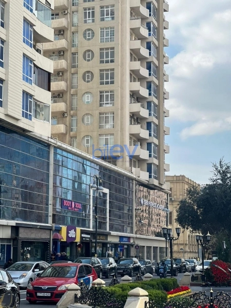 Aylıq Kirayə 3 otaqlı Yeni Tikili bina evi  130m², Bakı