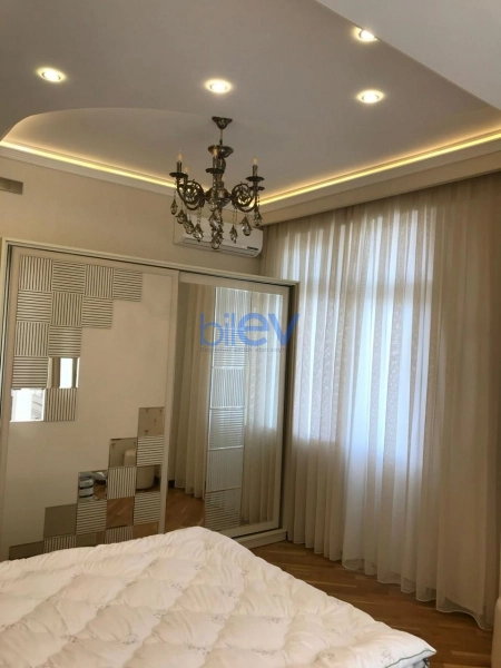 Aylıq Kirayə 3 otaqlı Yeni Tikili bina evi  130m², Bakı