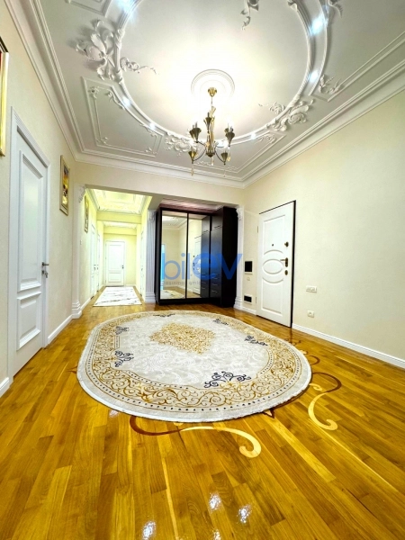 Satış 4 otaqlı Yeni Tikili bina evi  225m², Bakı
