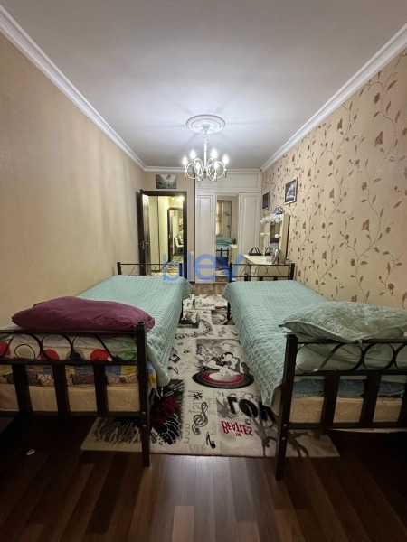 Satış 3 otaqlı Köhnə Tikili bina evi  73m², Bakı