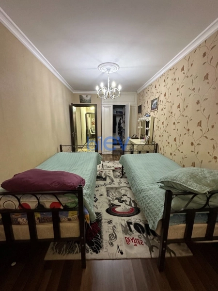 Satış 3 otaqlı Köhnə Tikili bina evi  73m², Bakı