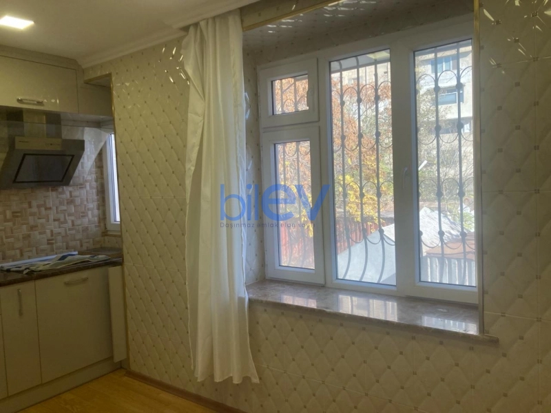 Satış 3 otaqlı Köhnə Tikili bina evi  105m², Bakı