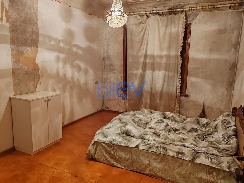 Satış 3 otaqlı Köhnə Tikili bina evi  75m², Bakı