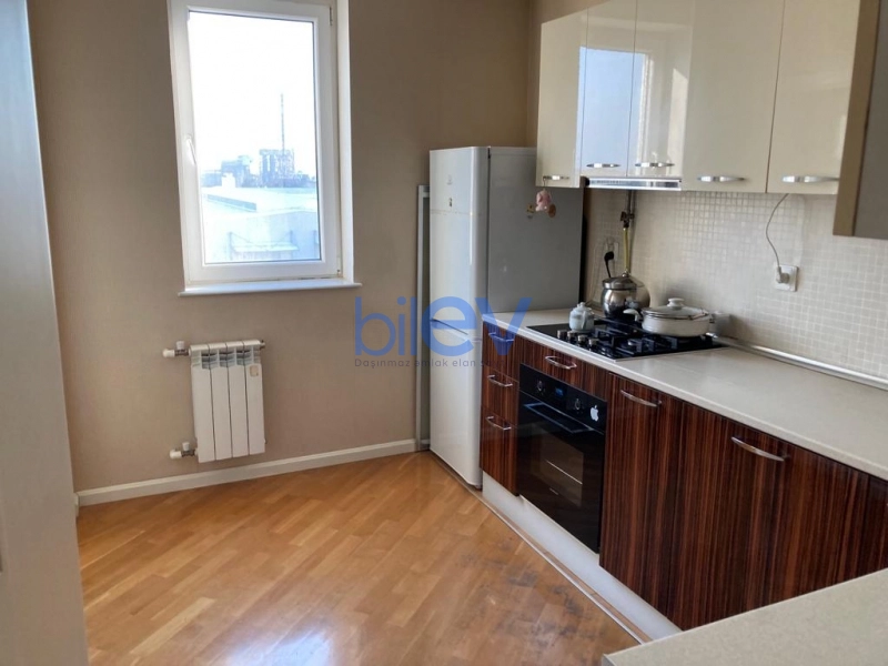 Satış 3 otaqlı Köhnə Tikili bina evi  70m², Bakı