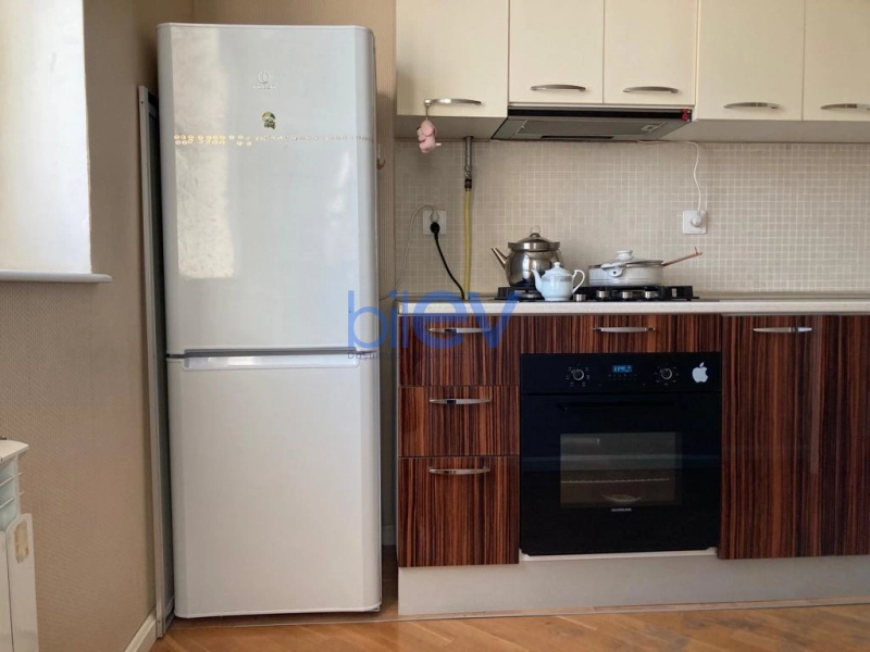 Satış 3 otaqlı Köhnə Tikili bina evi  70m², Bakı
