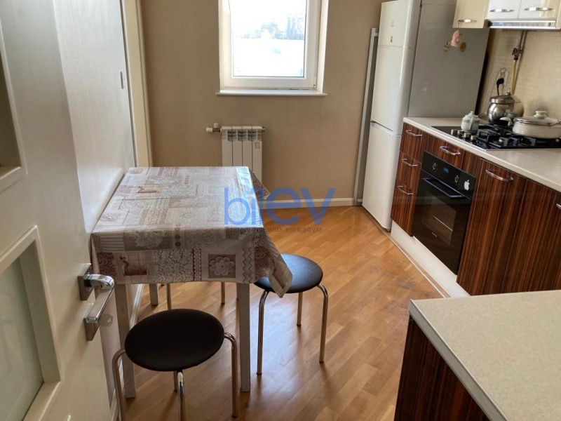 Satış 3 otaqlı Köhnə Tikili bina evi  70m², Bakı