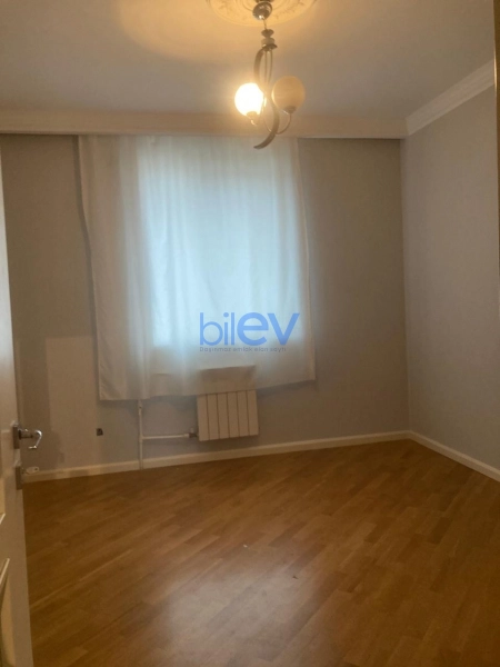 Satış 3 otaqlı Köhnə Tikili bina evi  70m², Bakı