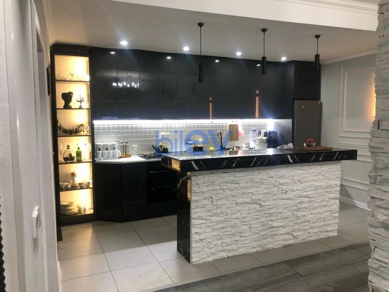 Satış 6 otaqlı Həyət evi  270m², Bakı