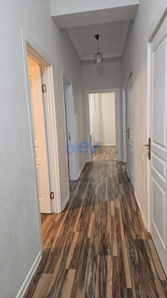 Aylıq Kirayə 3 otaqlı Yeni Tikili bina evi  80m², Bakı