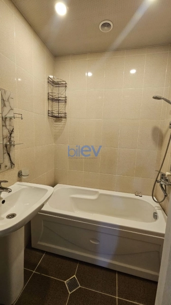 Aylıq Kirayə 3 otaqlı Yeni Tikili bina evi  80m², Bakı