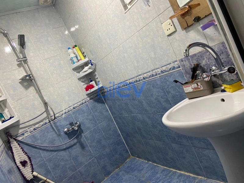 Satış 5 otaqlı Köhnə Tikili bina evi  120m², Bakı