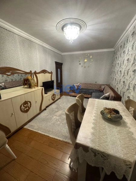 Satış 4 otaqlı Köhnə Tikili bina evi  110m², Bakı