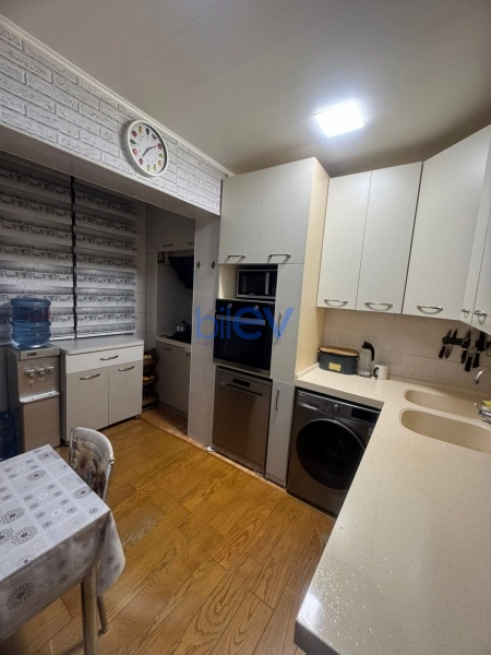 Satış 4 otaqlı Köhnə Tikili bina evi  110m², Bakı