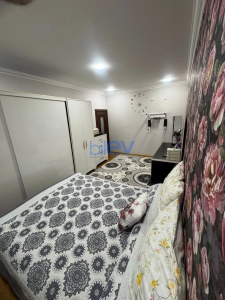 Satış 4 otaqlı Köhnə Tikili bina evi  110m², Bakı