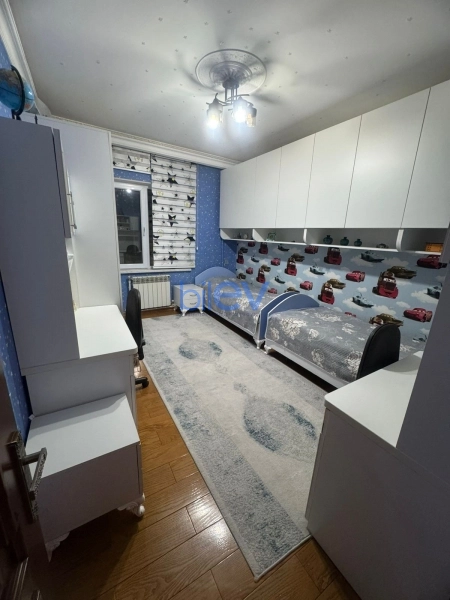 Satış 4 otaqlı Köhnə Tikili bina evi  110m², Bakı