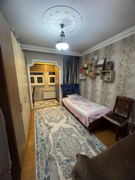Satış 4 otaqlı Köhnə Tikili bina evi  110m², Bakı