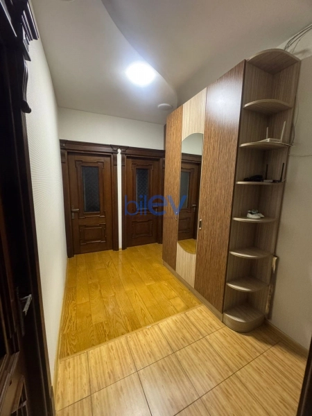Satış 4 otaqlı Köhnə Tikili bina evi  110m², Bakı
