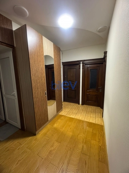 Satış 4 otaqlı Köhnə Tikili bina evi  110m², Bakı