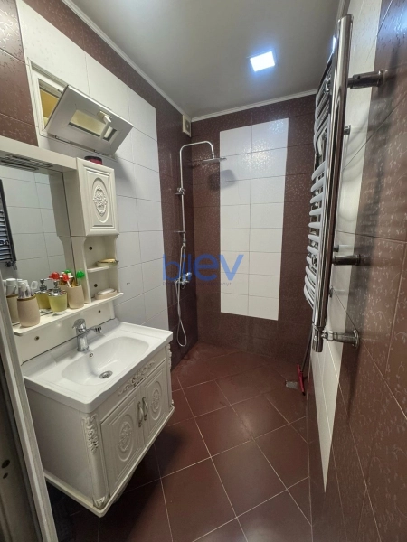 Satış 4 otaqlı Köhnə Tikili bina evi  110m², Bakı