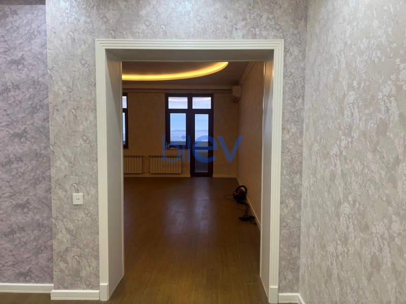 Aylıq Kirayə 3 otaqlı Yeni Tikili bina evi  155m², Bakı