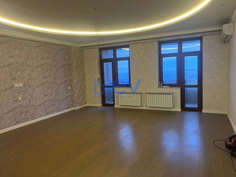 Aylıq Kirayə 3 otaqlı Yeni Tikili bina evi  155m², Bakı