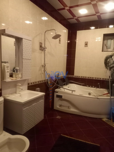 Aylıq Kirayə 10 otaqlı Həyət evi  360m², Bakı