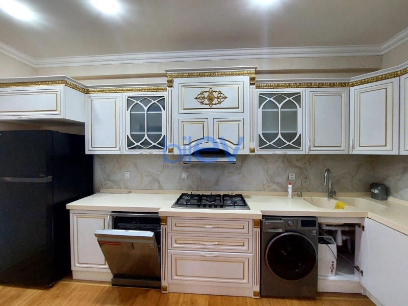 Aylıq Kirayə 3 otaqlı Yeni Tikili bina evi  120m², Bakı