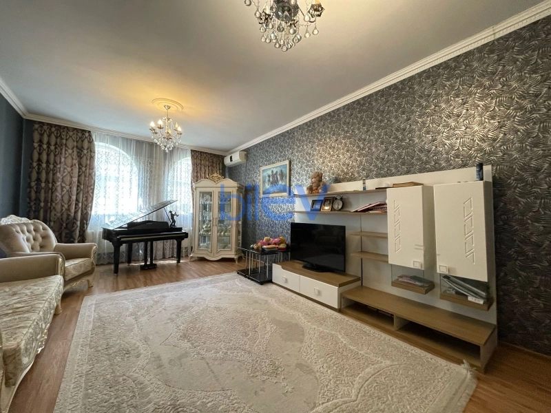 Satış 6 otaqlı Həyət evi  240m², Bakı