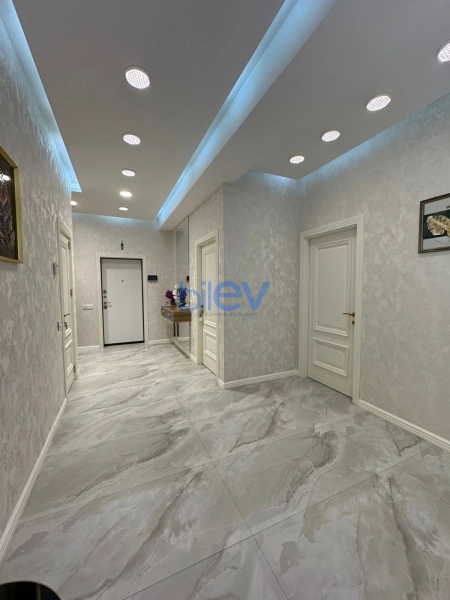 Satış 3 otaqlı Yeni Tikili bina evi  145m², Bakı