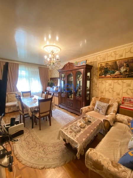 Satış 3 otaqlı Köhnə Tikili bina evi  70m², Bakı